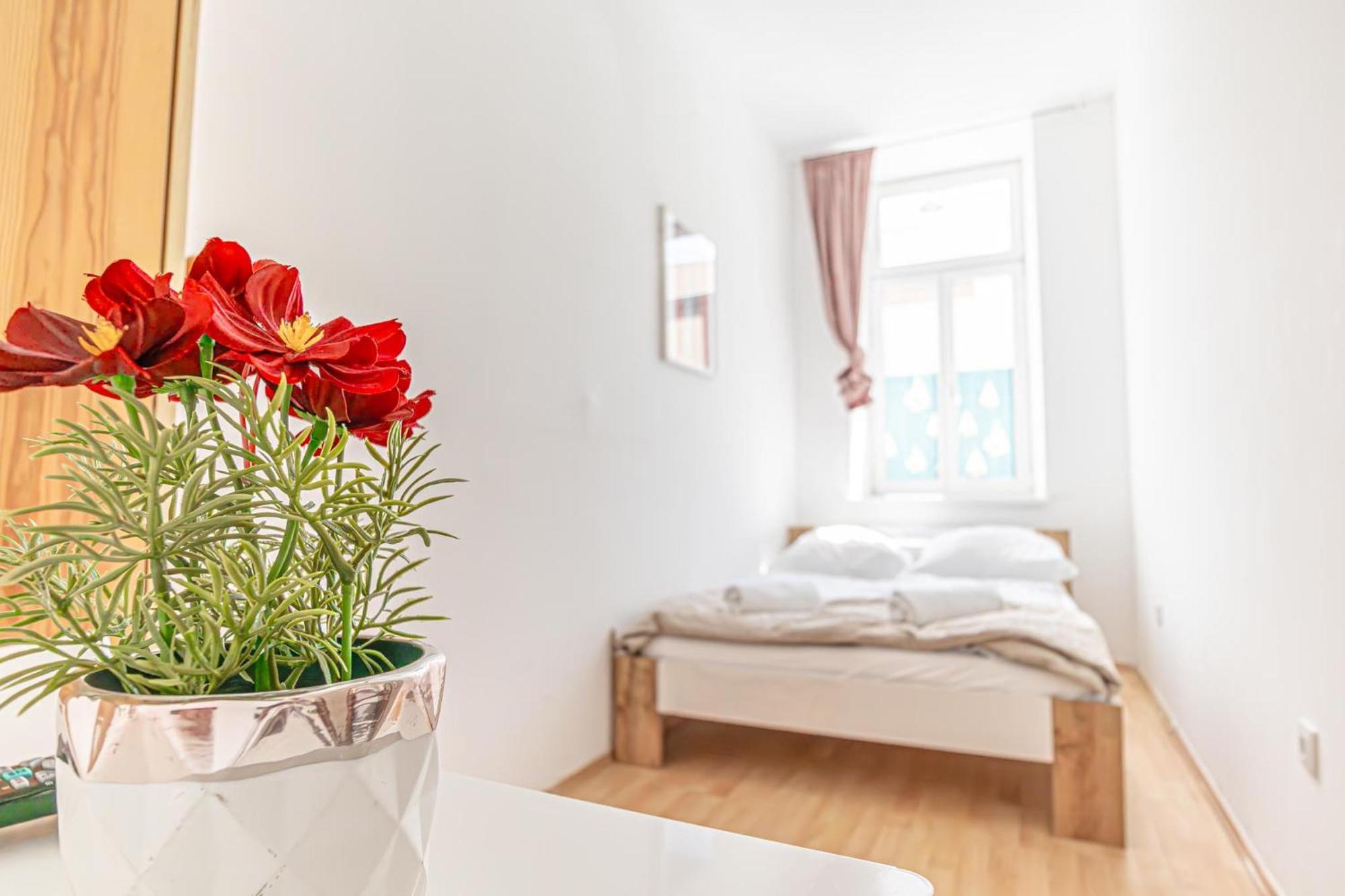 Loevly Shared 6Br With Garden Near Danube & Millenium City Wien Ngoại thất bức ảnh